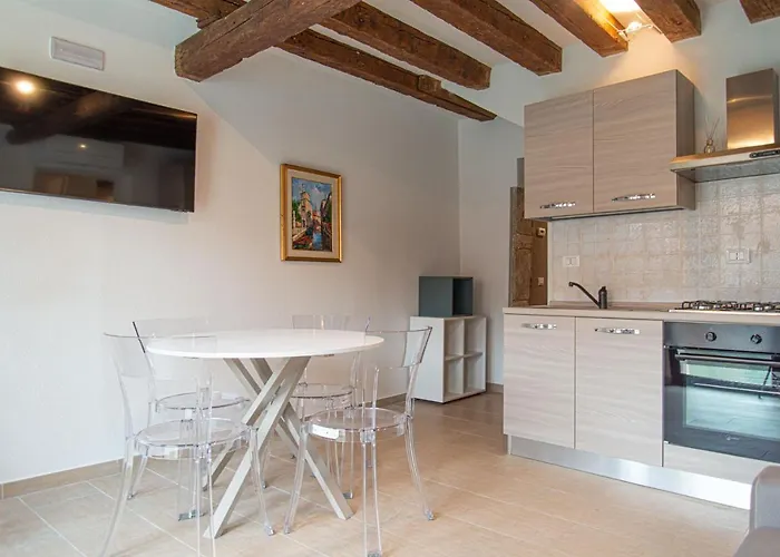 Ca\' Leoncino - Venice Canal Front Apartment